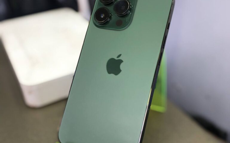 iPhone 13 Pro (Green)
