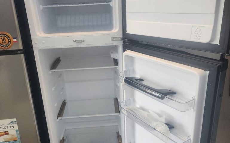 Orbit Refrigerator 300 Liter
